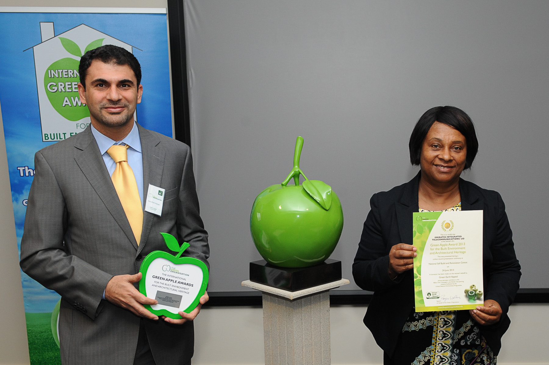 du wins International Green Apple Award Construction Week Online