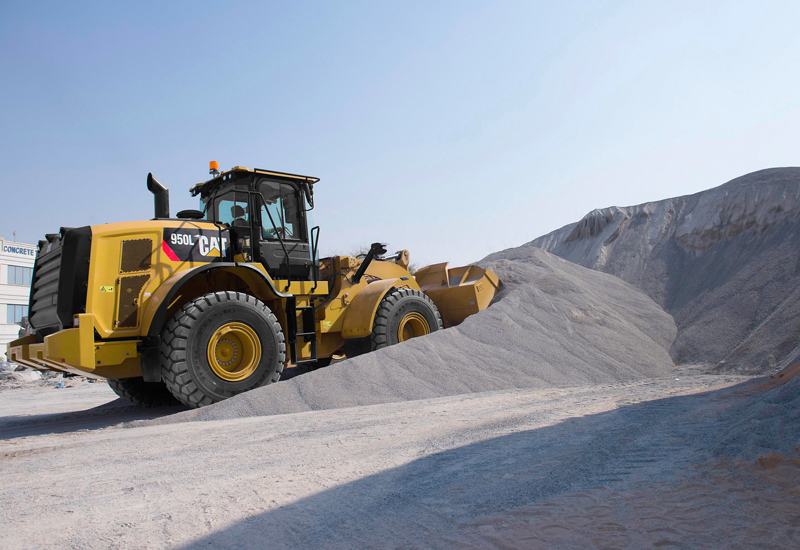 A capital L Caterpillar s L Series wheel loaders Construction