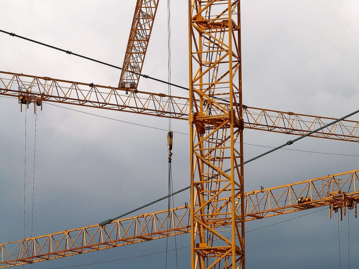 Tower crane outlet anti collision