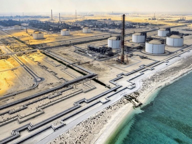 QatarEnergy awards EPC contract for 875MW solar plants