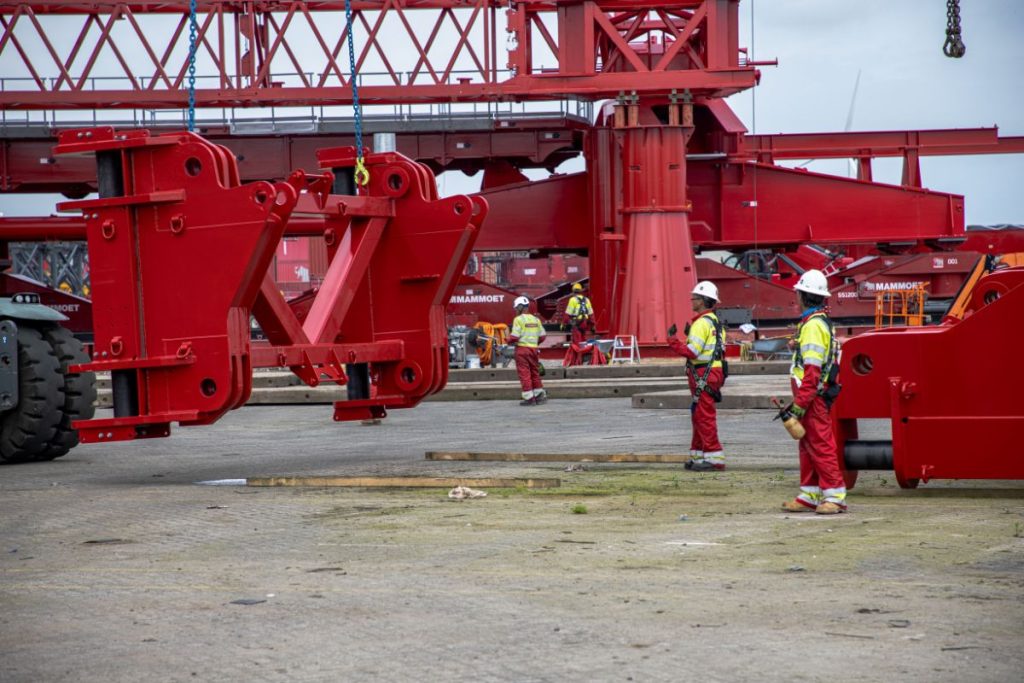 Controlling The Giants The World Of Crane Assembly - gd1uxgo