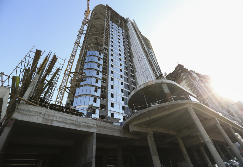 The building comprises 253 fully automated and furnished residences, a pool, a gymnasium, and open garden spaces. The building comprises 253 fully automated and furnished residences, a pool, a gymnasium, and open garden spaces.