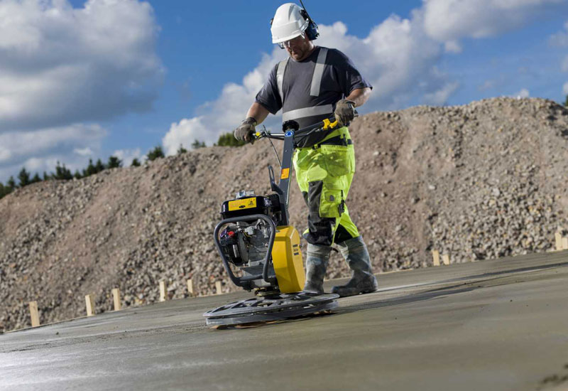 Atlas Copco’s power trowels, which are used to apply a smooth finish to concrete slabs, are the safest in the market, according to the equipment manufacturer. Atlas Copco’s power trowels, which are used to apply a smooth finish to concrete slabs, are the safest in the market, according to the equipment manufacturer.