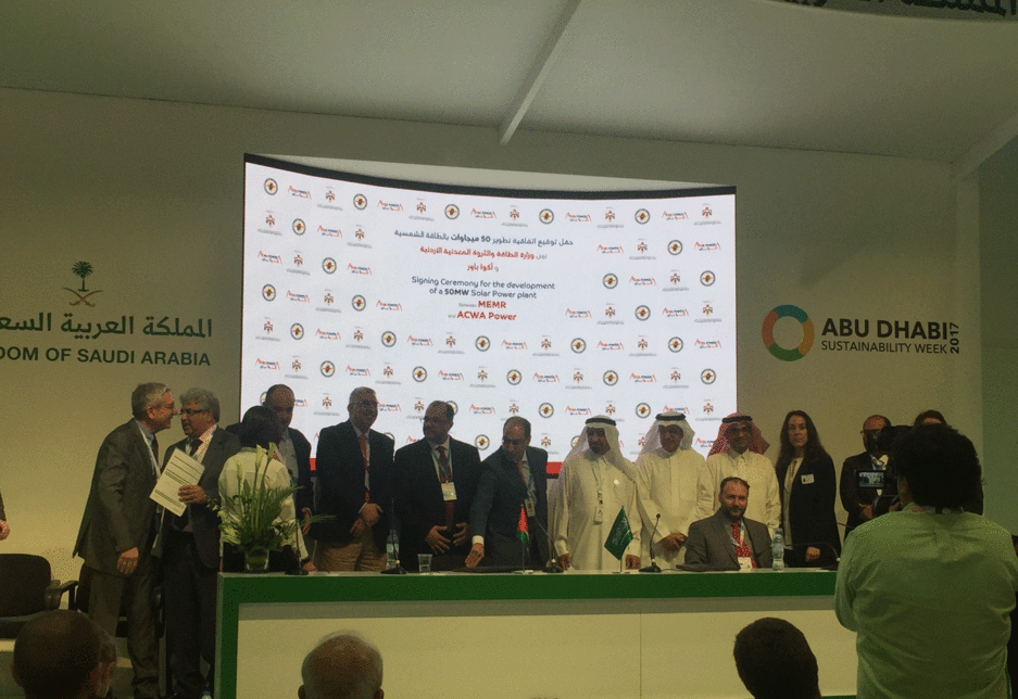 ACWA Power and Jordan government officials at the signing. ACWA Power and Jordan government officials at the signing.