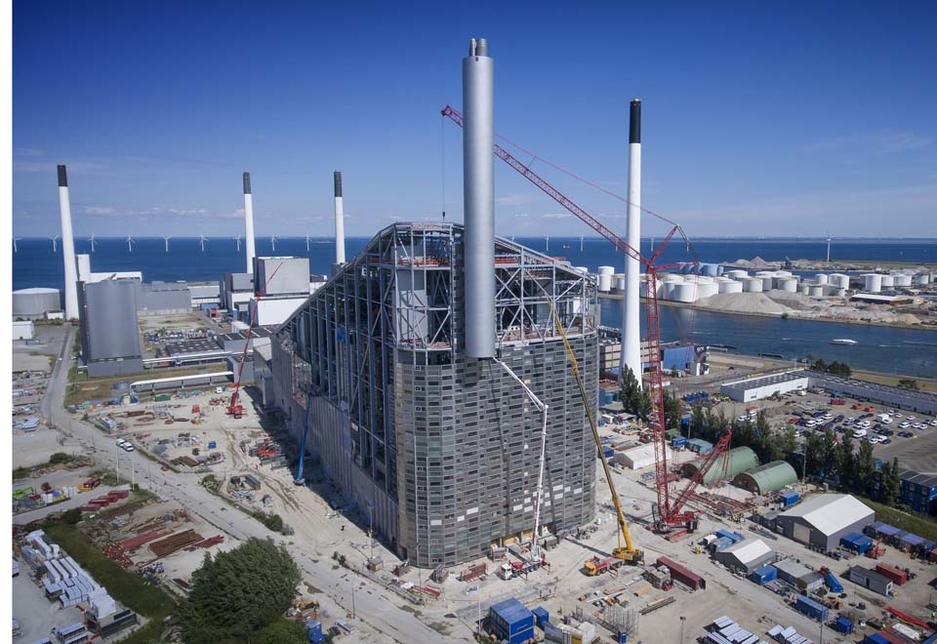 Built on Copenhagen's waterfront, the Amager Bakke waste-to-energy plant features a rooftop ski slope running down to ground level. Built on Copenhagen's waterfront, the Amager Bakke waste-to-energy plant features a rooftop ski slope running down to ground level.