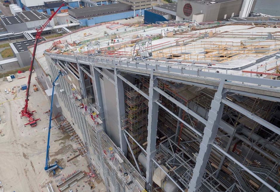 A 57m Genie SX-180 boom works on one of the 10mx2.5m façade sections. A 57m Genie SX-180 boom works on one of the 10mx2.5m façade sections.