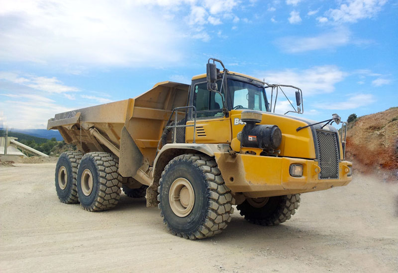 BKT's Earthmax SR31 is designed for loaders, dozers and articulated dumpers. BKT's Earthmax SR31 is designed for loaders, dozers and articulated dumpers.