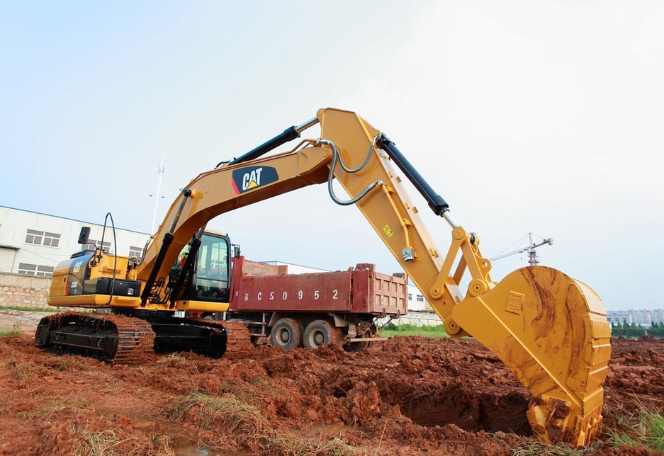 The 320D2 GC maintains the capabilities needed to take on several tasks with a powerful hydraulic system. The 320D2 GC maintains the capabilities needed to take on several tasks with a powerful hydraulic system.