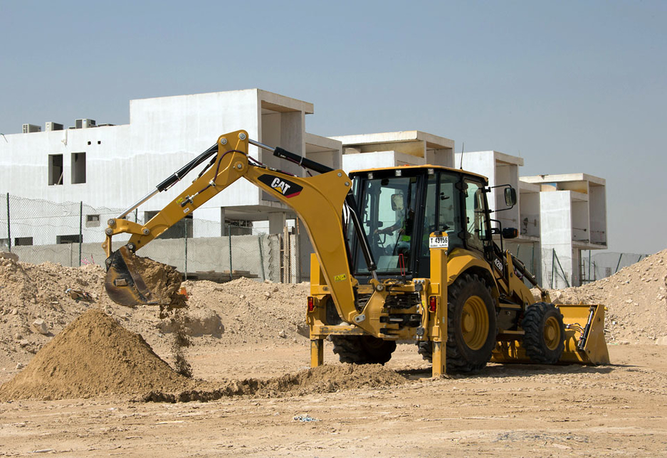 The Cat 426F2 backhoe loader has a cooling system engineered to ensure efficient and reliable operation in ambient temperatures of up to 50°C, while the cabin features tinted glass as standard to help regulate inside temperatures. The Cat 426F2 backhoe loader has a cooling system engineered to ensure efficient and reliable operation in ambient temperatures of up to 50°C, while the cabin features tinted glass as standard to help regulate inside temperatures.