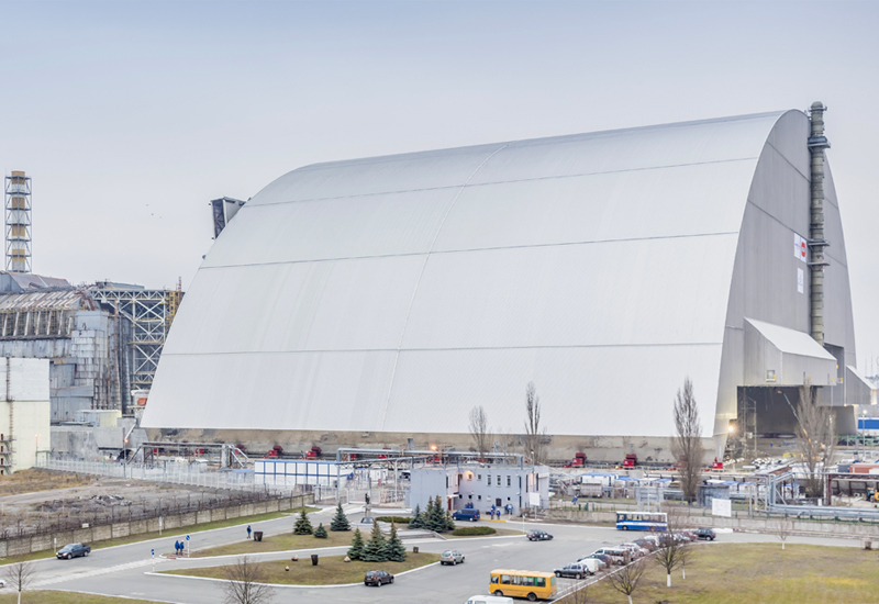 With an approximate weight of 33,000 tonnes, Chernobyl’s New Safe Confinement is the largest land-based moveable structure in the world. With an approximate weight of 33,000 tonnes, Chernobyl’s New Safe Confinement is the largest land-based moveable structure in the world.