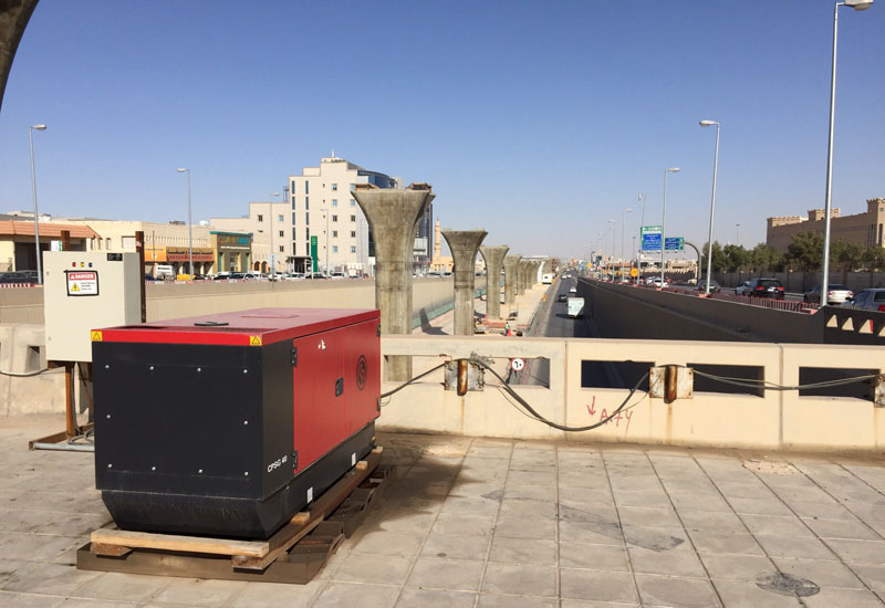 UV-resistant panes protect the engine and control panel and repel the sand storms experienced in Saudi Arabia. UV-resistant panes protect the engine and control panel and repel the sand storms experienced in Saudi Arabia.