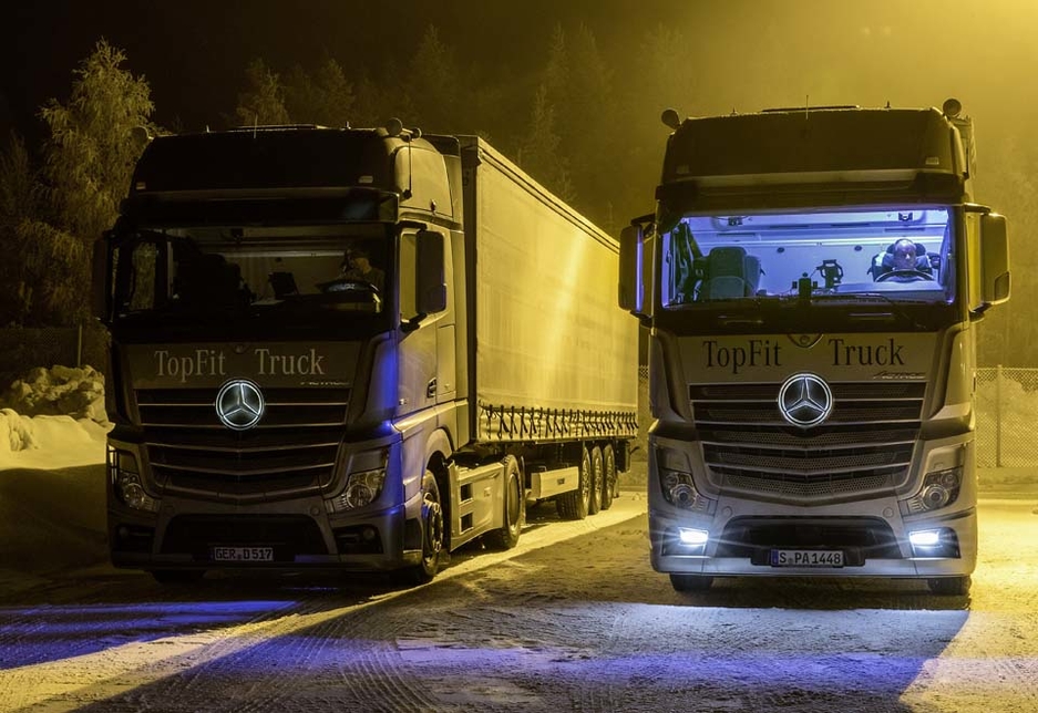 A team of Daimler test drivers drove in cabs bathed in blue light as part of the performance experiment. A team of Daimler test drivers drove in cabs bathed in blue light as part of the performance experiment.
