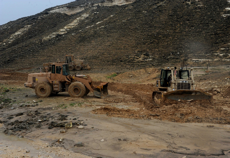 Oman has built an alternative road following damage caused by Cyclone Mekuna. Oman has built an alternative road following damage caused by Cyclone Mekuna.
