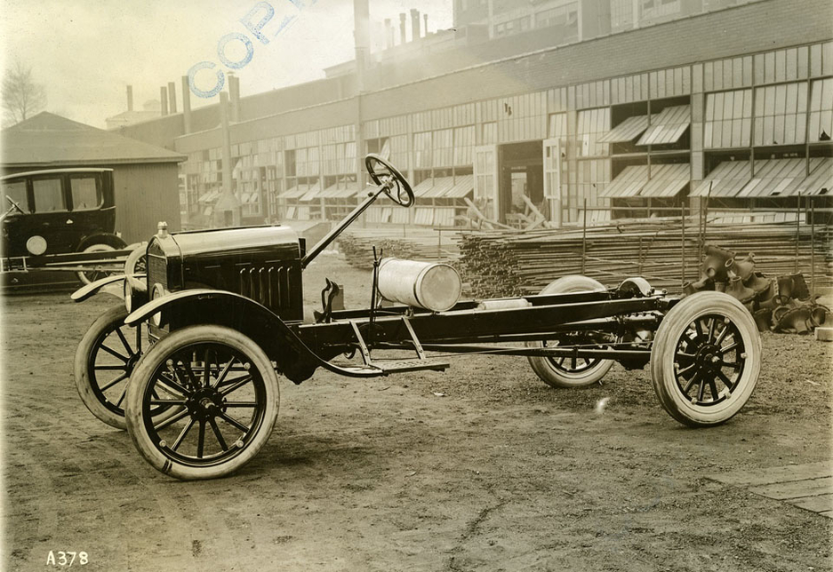 The Ford Model TT long chassis in 1921. The Ford Model TT long chassis in 1921.