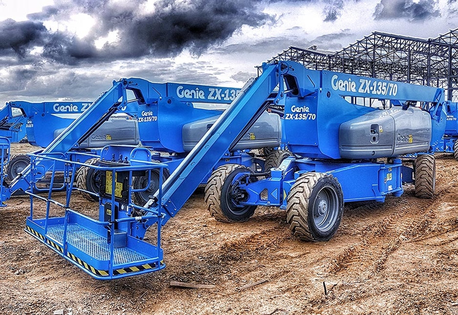 The eight Genie ZX-135 booms on a site 10km from the airport to help erect a temporary steel plant for roof. (Image courtesy of Serhan Derelioglu, Borusan Makina ve Güç Sistemleri.) The eight Genie ZX-135 booms on a site 10km from the airport to help erect a temporary steel plant for roof. (Image courtesy of Serhan Derelioglu, Borusan Makina ve Güç Sistemleri.)