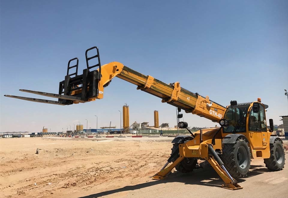 A Genie GTH-4018 telehandler with its outriggers deployed. A Genie GTH-4018 telehandler with its outriggers deployed.