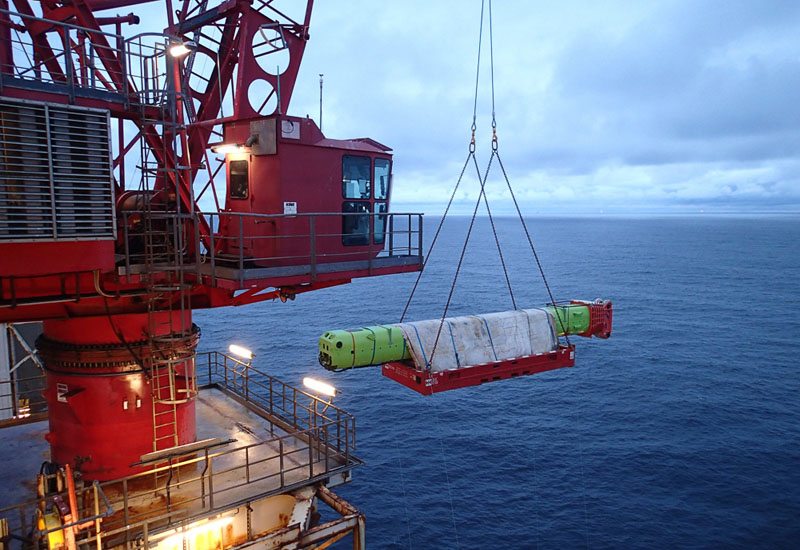 The crane was disassembled ashore and reassembled on the platform. The crane was disassembled ashore and reassembled on the platform.