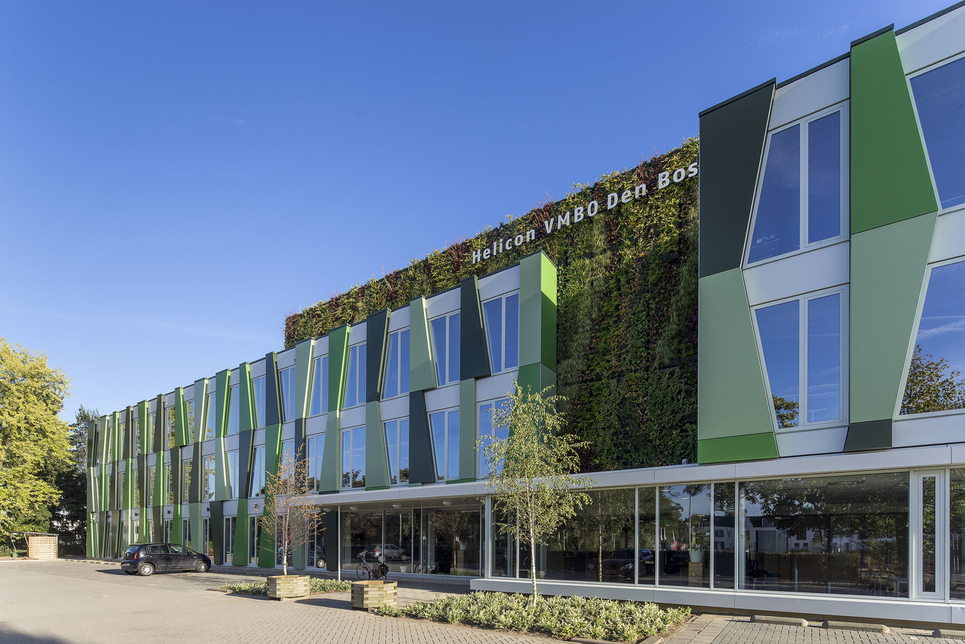 Hunter Douglas recently renovated school building Helicon VMBO Den Bosch in the Netherlands. Hunter Douglas recently renovated school building Helicon VMBO Den Bosch in the Netherlands.