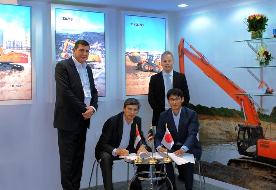 Seated: Jos Luyckx, MECET director, and Hidefumi Sameshima, HMEC president; standing: Piet van Bakergem, GM for HMEC, and Wim Aernouts, GM for MECET. Seated: Jos Luyckx, MECET director, and Hidefumi Sameshima, HMEC president; standing: Piet van Bakergem, GM for HMEC, and Wim Aernouts, GM for MECET.