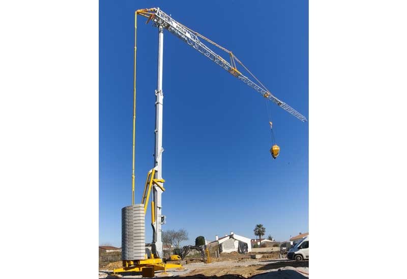 Manitowoc crane. Manitowoc crane.