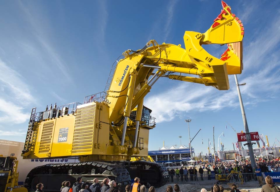 The Komatsu 7000 shovel bucket miner at Bauma 2016 in Munich, Germany. The Komatsu 7000 shovel bucket miner at Bauma 2016 in Munich, Germany.