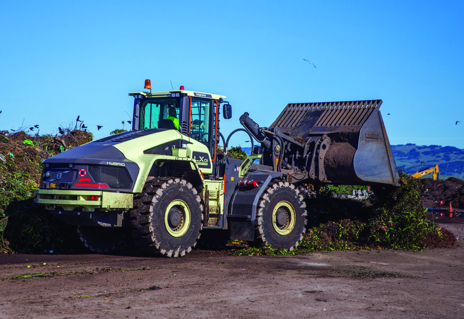 The prototype LX1 hybrid electric wheel loader was deployed on a green waste composting site and transfer site of a major Volvo CE customer in California, USA. The prototype LX1 hybrid electric wheel loader was deployed on a green waste composting site and transfer site of a major Volvo CE customer in California, USA.