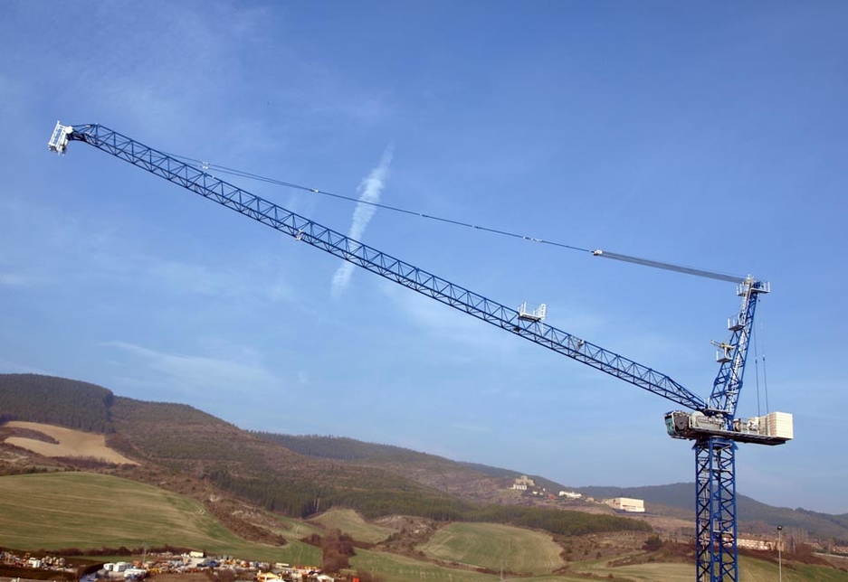 An example of an existing luffing jib crane from Linden Comansa in Spain. An example of an existing luffing jib crane from Linden Comansa in Spain.
