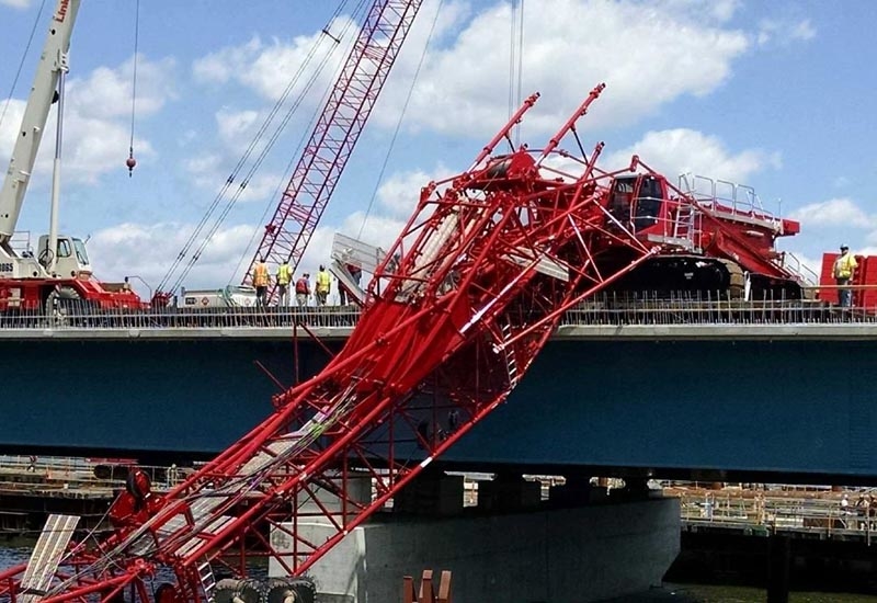 The crane lies across Tappan Zee Bridge after toppling on Tuesday. (David Leibstein/AP) The crane lies across Tappan Zee Bridge after toppling on Tuesday. (David Leibstein/AP)