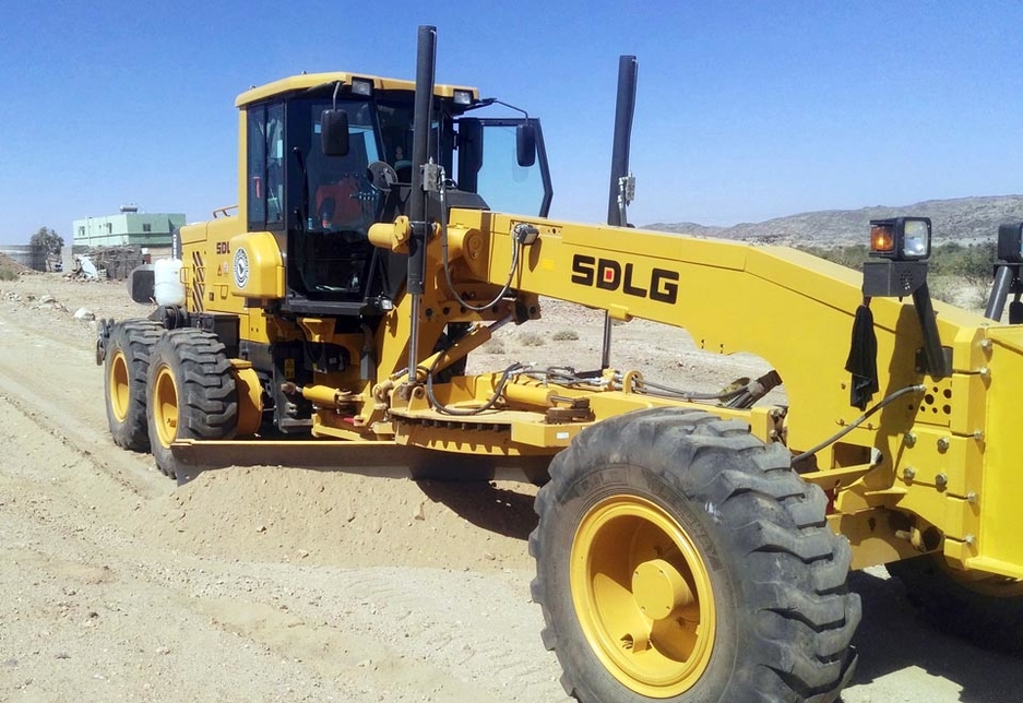 One of the SDLG G9220 motor graders purchased by Shibh Al-Jazira in action in Saudi Arabia. One of the SDLG G9220 motor graders purchased by Shibh Al-Jazira in action in Saudi Arabia.