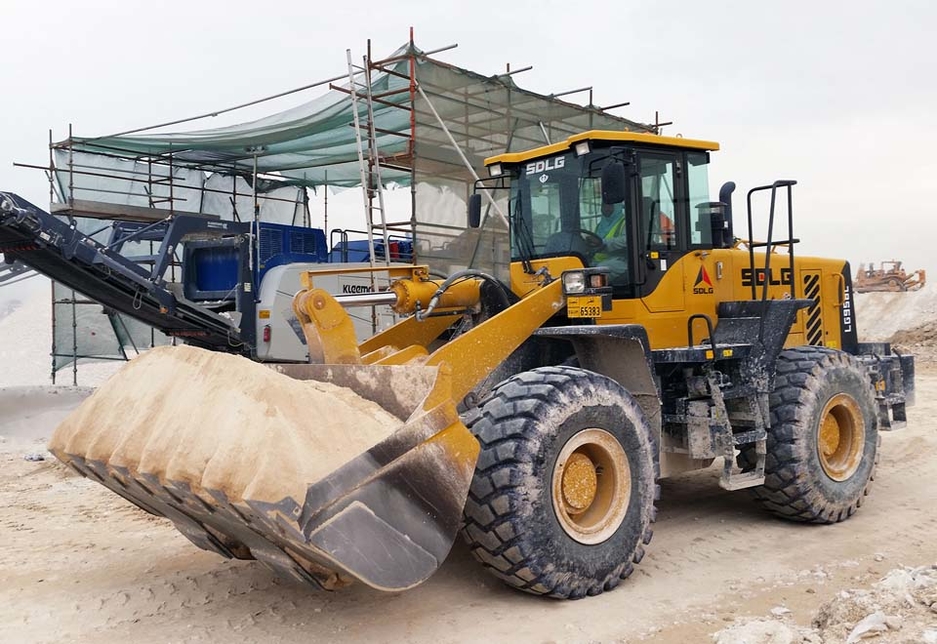 Al Maram International was sold three SDLG LG958L wheel loaders by the Qatar-based Arabian Agencies Company (ARACO). Al Maram International was sold three SDLG LG958L wheel loaders by the Qatar-based Arabian Agencies Company (ARACO).