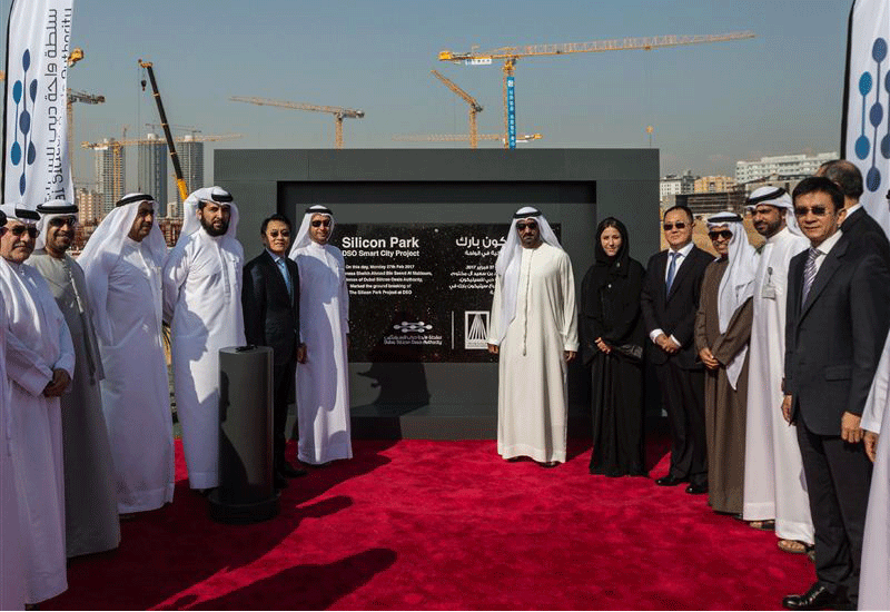 HH Sheikh Ahmed bin Saeed Al Maktoum unveiled the commemorative plaque at Silicon Park. HH Sheikh Ahmed bin Saeed Al Maktoum unveiled the commemorative plaque at Silicon Park.