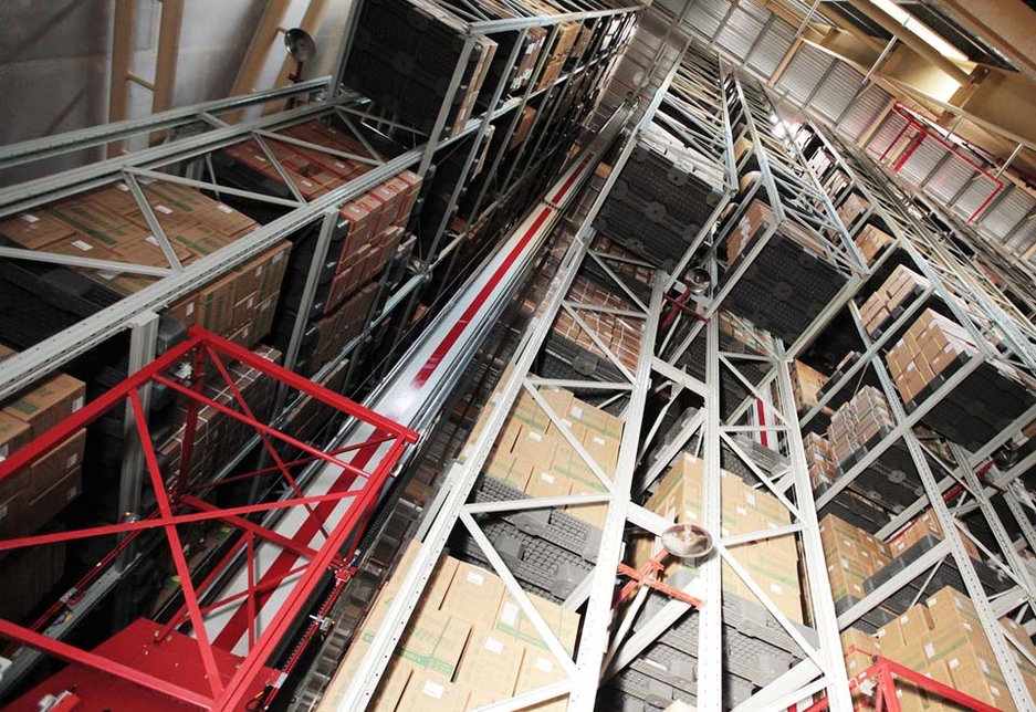 A Swisslog high bay racking solution operated by pallet-stacking robots. A Swisslog high bay racking solution operated by pallet-stacking robots.