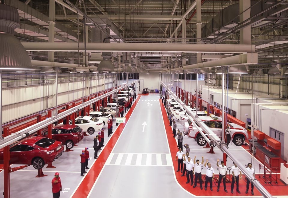 The service area includes 64 simultaneous working bays that can accommodate up to 250 cars per day. The service area includes 64 simultaneous working bays that can accommodate up to 250 cars per day.