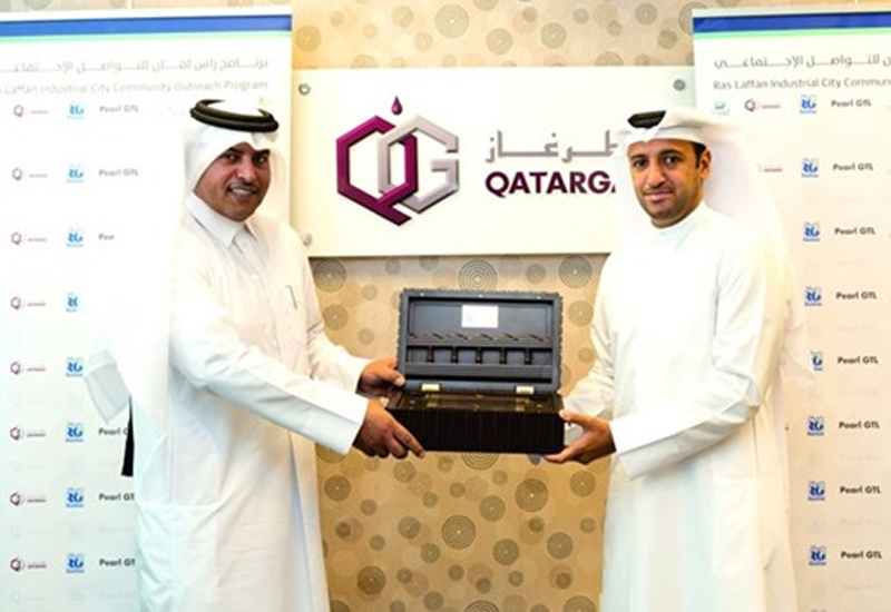 Qatargas' public relations manager Azzam Abdul Aziz al-Mannai (right) presents a memento to Al Shamal Municipality director Hamad Juma Jassim al-Mannai Qatargas' public relations manager Azzam Abdul Aziz al-Mannai (right) presents a memento to Al Shamal Municipality director Hamad Juma Jassim al-Mannai