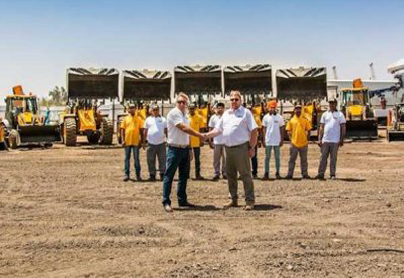 Riham and Mushrif signed a deal for construction machinery. Riham and Mushrif signed a deal for construction machinery.