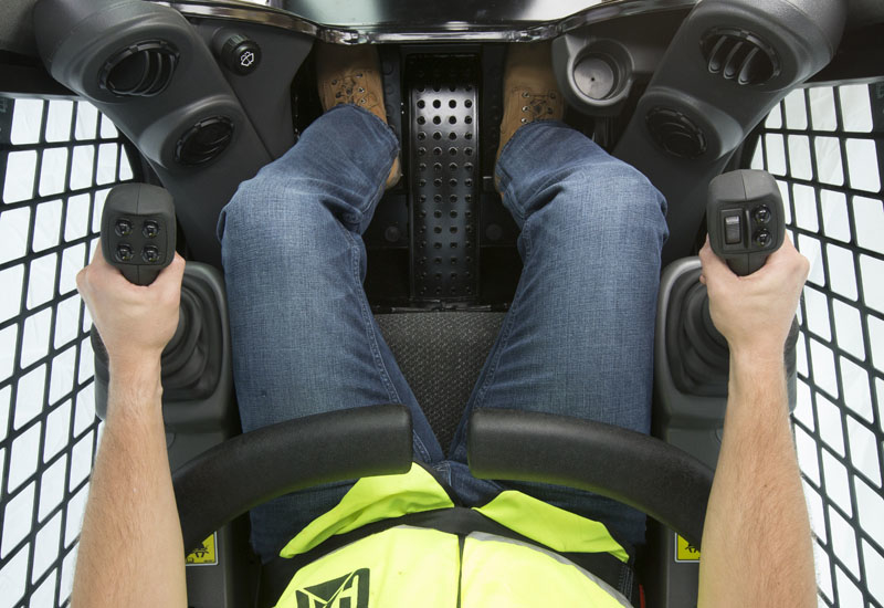 The recessed foot pedals are adjustable (for ergonomics), while a sturdy centre step between the pedals enables entry and egress. The recessed foot pedals are adjustable (for ergonomics), while a sturdy centre step between the pedals enables entry and egress.