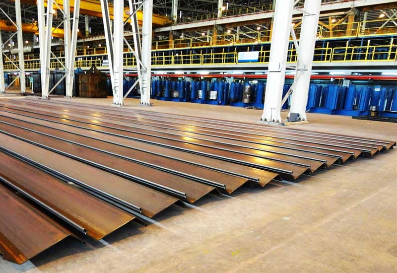 New sheet piles produced at the Emirates Steel factory. New sheet piles produced at the Emirates Steel factory.