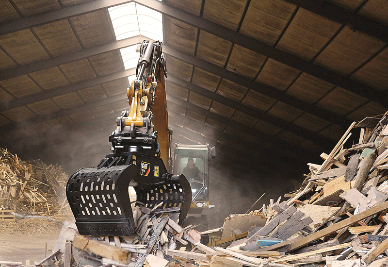 Cat’s G300 GC Series demolition and sorting grapples can be used to sort debris, load and unload containers, and strip buildings prior to demolition. Cat’s G300 GC Series demolition and sorting grapples can be used to sort debris, load and unload containers, and strip buildings prior to demolition.