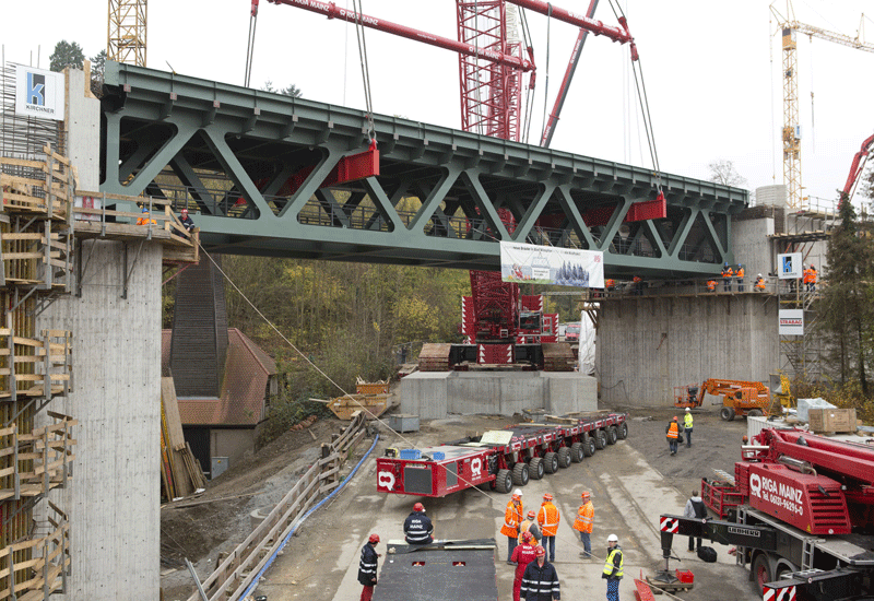 The Liebherr LR 1600/2 crawler sits atop its reinforced concrete base in Germany’s Baden-Württemberg. The Liebherr LR 1600/2 crawler sits atop its reinforced concrete base in Germany’s Baden-Württemberg.