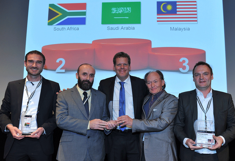 Ken McIntosh (centre-right) receives his award on behalf of SAMCO at the 2014 MAN Truck Forum. Ken McIntosh (centre-right) receives his award on behalf of SAMCO at the 2014 MAN Truck Forum.