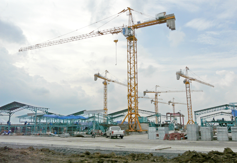 Once they have finished building their respective sections of the facility, the Potain cranes switch from construction to production. Once they have finished building their respective sections of the facility, the Potain cranes switch from construction to production.