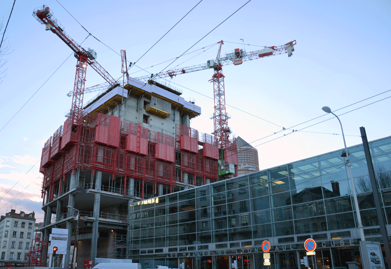 Bouygues' Potain MD 550 and MDT 222 have been working at the Lyon job site since 2013. Bouygues' Potain MD 550 and MDT 222 have been working at the Lyon job site since 2013.