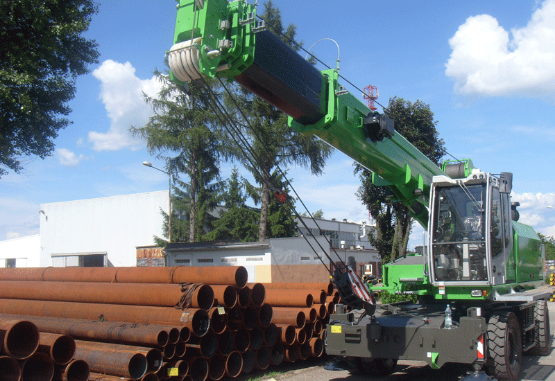 The SENNEBOGEN 643 M is helping to sort and move pipes at ZPU's Miedzyrzecz yard in Poland. The SENNEBOGEN 643 M is helping to sort and move pipes at ZPU's Miedzyrzecz yard in Poland.