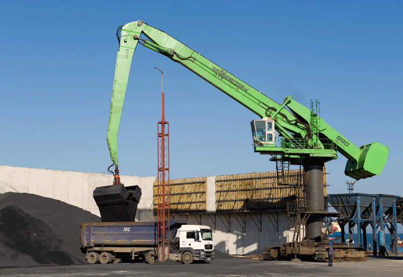 Izmir Harbour’s Sennebogen 880 EQ has impressed the terminal operator with its speed and flexibility. Izmir Harbour’s Sennebogen 880 EQ has impressed the terminal operator with its speed and flexibility.