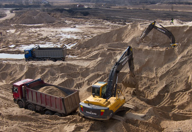 Contractors will have to provide 14-day advanced written notices to move equipment via road in Jeddah. Contractors will have to provide 14-day advanced written notices to move equipment via road in Jeddah.