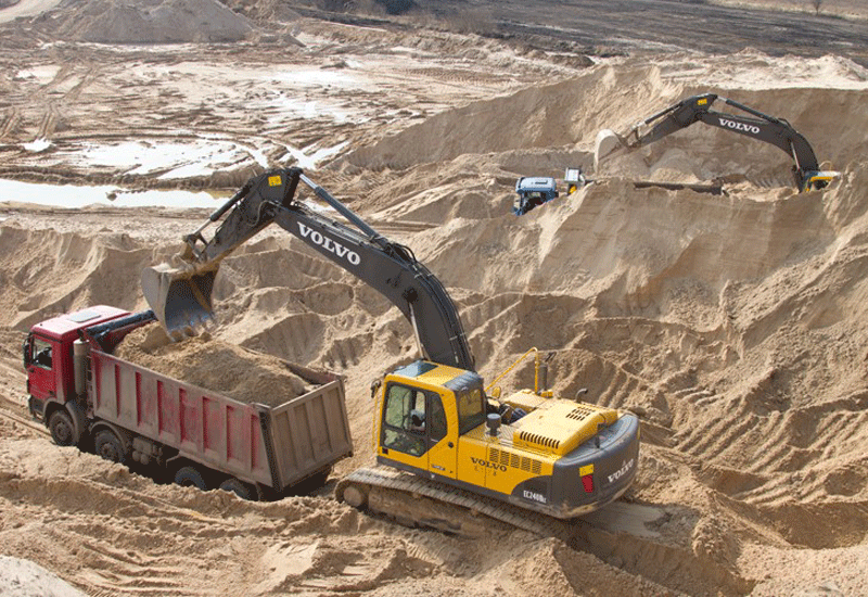 The Volvo CE excavators working at Klyuchischi’s sand quarry range from 25 tonnes to 31 tonnes. The Volvo CE excavators working at Klyuchischi’s sand quarry range from 25 tonnes to 31 tonnes.