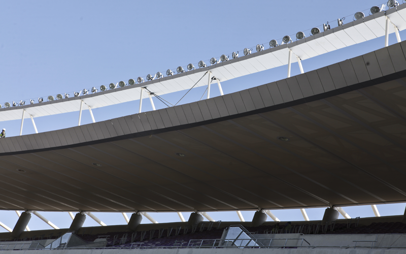 The stadium's floodlighting system adopts a "ring of fire" design which can produce 1,700 lux. The stadium's floodlighting system adopts a "ring of fire" design which can produce 1,700 lux.