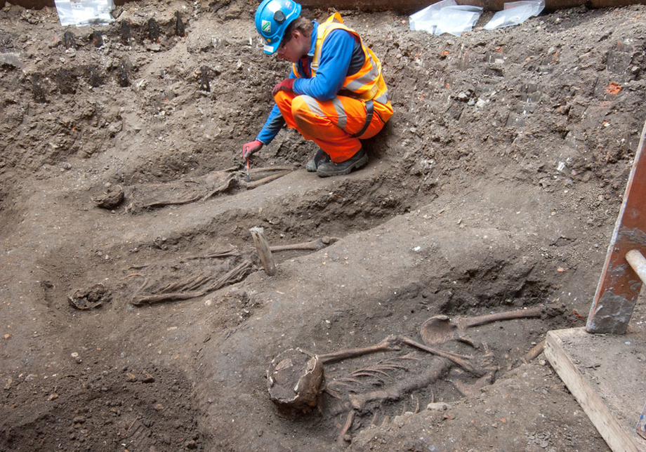 NEWS, Business, Crossrail excavations reveal Black Death skeletons NEWS, Business, Crossrail excavations reveal Black Death skeletons