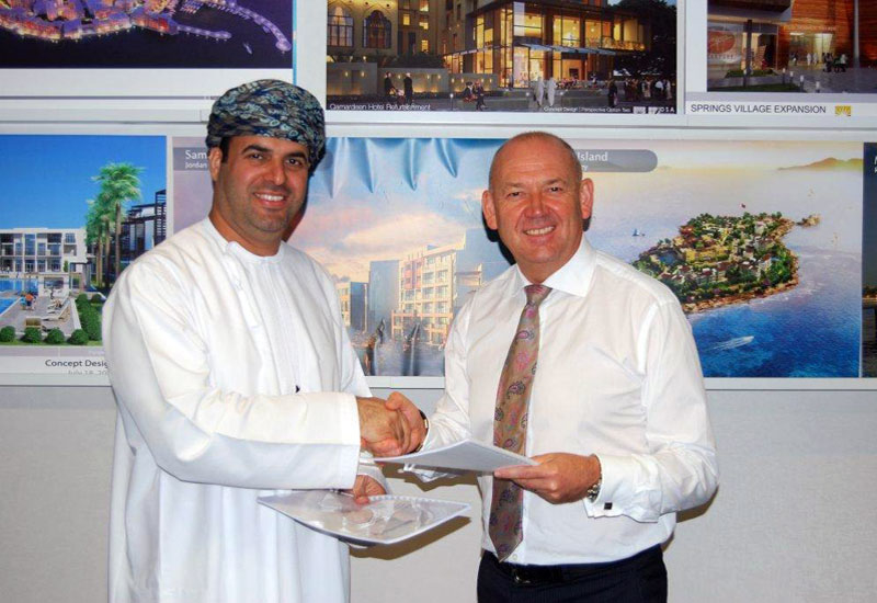 Saraya Bandar Jissah CEO Sheikh Hamood Al Hosni (left) signs contract with DSA managing director Steve Kelshaw Saraya Bandar Jissah CEO Sheikh Hamood Al Hosni (left) signs contract with DSA managing director Steve Kelshaw