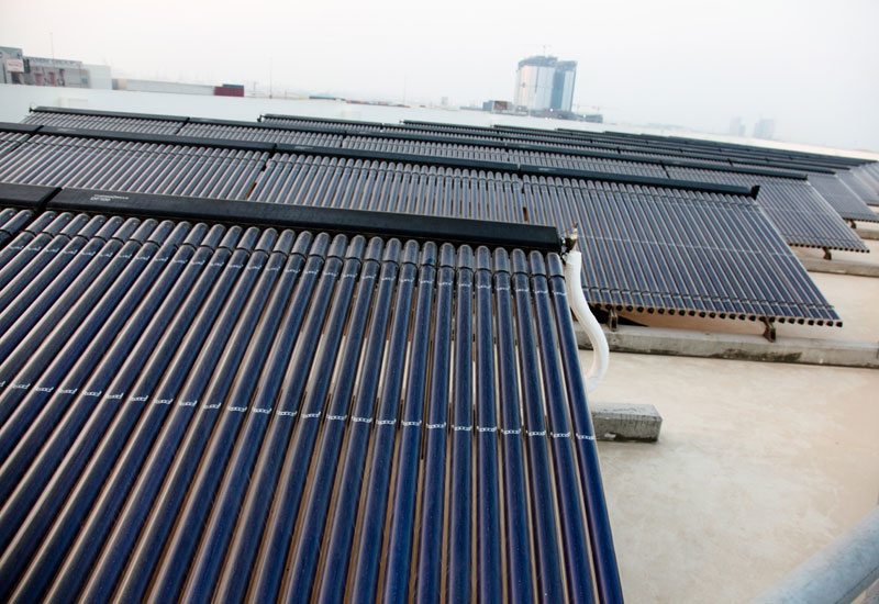 The roof-mounted solar vacuum tubes The roof-mounted solar vacuum tubes